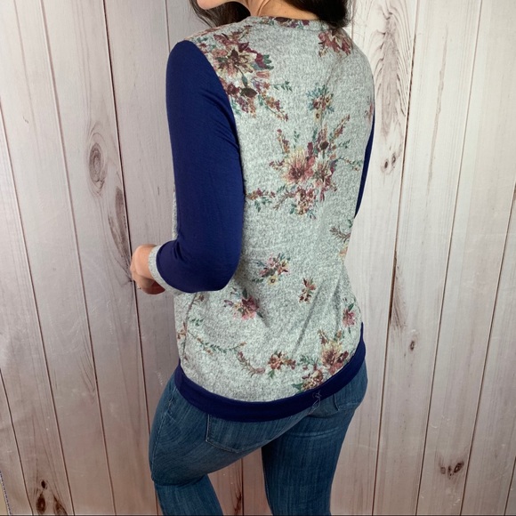 The Remi Top- grey navy floral 3/4 sleeve top - Picture 7 of 8